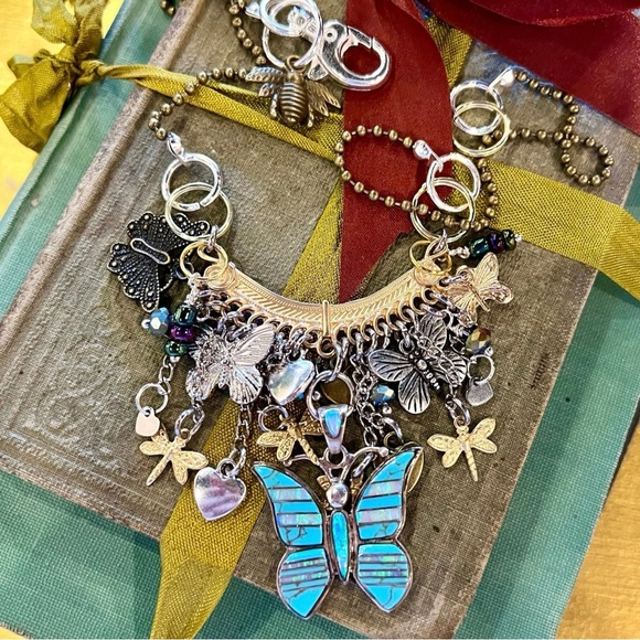 Vintage Turquoise, mother of pearl and abalone Butterfly charm necklace - Picture 6 of 17